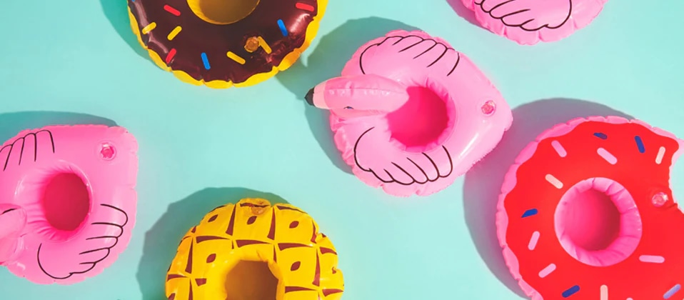 Ecommerce website layout with optimized background color for product visibility